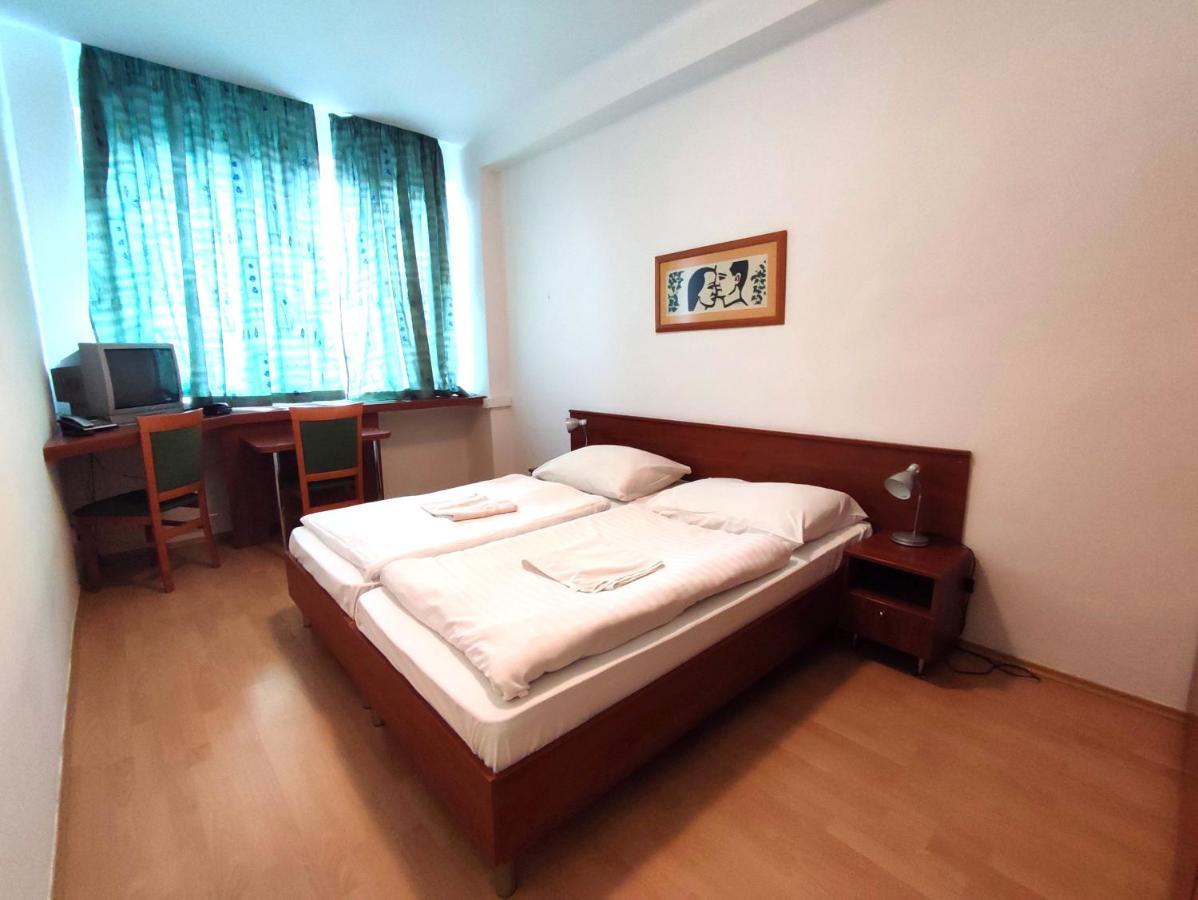 ברטיסלאבה Hotel Jurki Dom מראה חיצוני תמונה